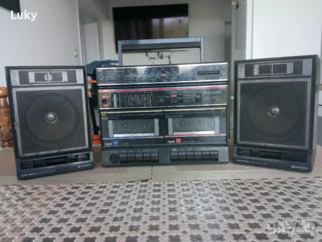 Радиокасетофон стерео-Hitachi.За ремонт,части,майстор.