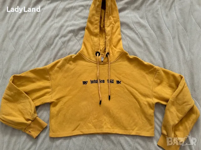 Суичър Bershka, снимка 2 - Суичъри - 48000717