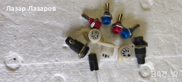 Продавам женски банан букси,легла за бушони, антенни букси