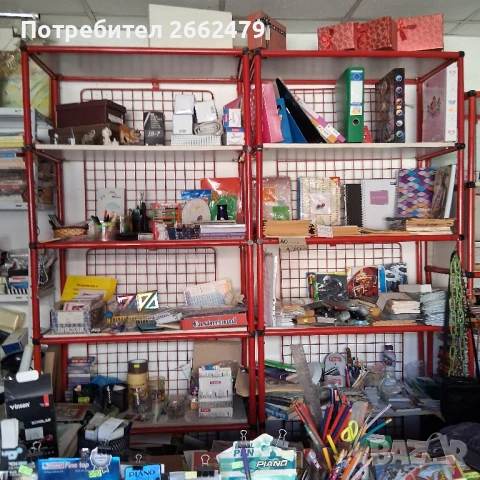 Продавам метални стелажи за магазин.