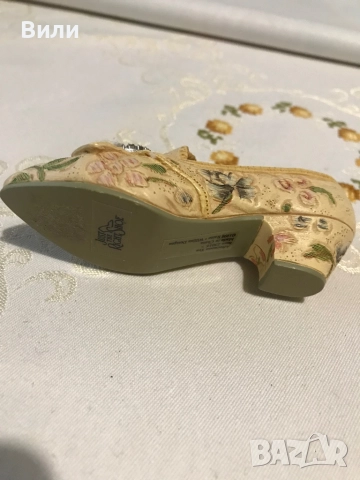 Колекционарска фигурка миниатюра Just The Right Shoe, снимка 4 - Колекции - 52510541