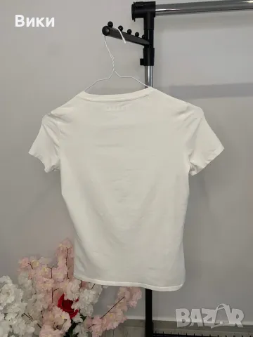 Оригинална тениска на Guess размер М, подходяща и за S, снимка 8 - Тениски - 50257674