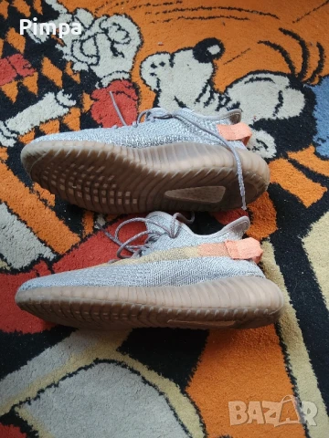 Adidas Yeezy Boost 350 V2 Tail Light маратонки , снимка 2 - Маратонки - 51391496