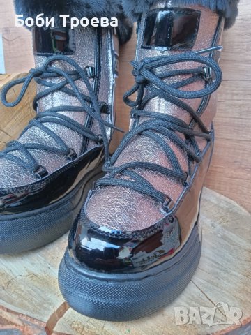 Дамски зимни апрески в цвят черен и златист с връзки