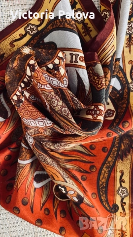 Шал с мистичен принт - слънце и символика на времето, снимка 5 - Шалове - 51762645