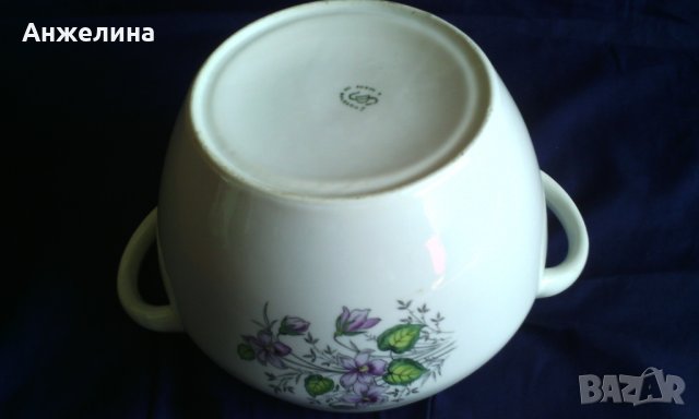 Красив порцеланов супник с теменужки от 80 те години. 2,5 литра., снимка 2 - Прибори за хранене, готвене и сервиране - 32417644