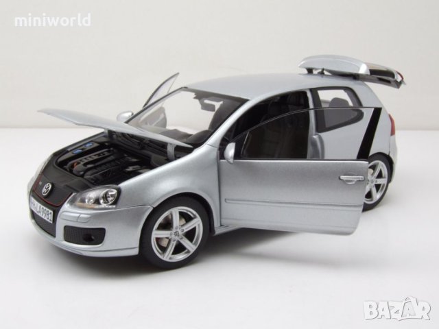 VW Golf 5 GTI Pirelli 2007 - мащаб 1:18 на Norev всичко отваряемо нов в кутия, снимка 4 - Колекции - 43116653