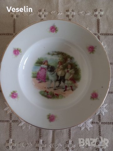 Порцеланова чиния , снимка 1 - Чинии - 40738860