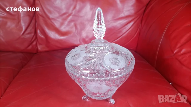 Масивна кристална бонбониера с капак, крачета