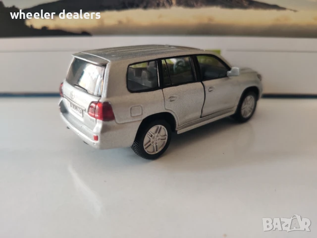 Метална количка Toyota Land Cruiser V8 Siku мащаб 1:55, снимка 5 - Колекции - 50836110