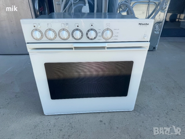 Бяла фурна за вграждане Миеле с керамичен плот