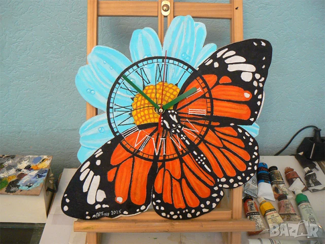 Хендмейд стенен часовник с пеперуда , худ. мАРТгер