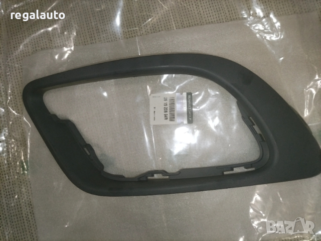 261520694R,лява рамка около решетка халоген Renault Fluence-Megane Generation 2010-