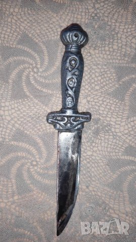 Стар нож със гравирана метална дръжка, снимка 1
