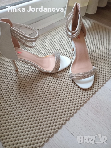 Обувки на ток, снимка 2 - Дамски ежедневни обувки - 52390799