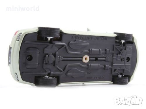 Maserati Quattroporte GTS ( pearl-silver ) - мащаб 1:43 на IXO/Altaya нов в PVC дисплей-кейс, снимка 5 - Колекции - 26737206