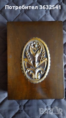 Продавам стара дървена кутия за бижута 