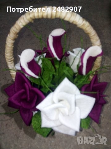 Кошница с цветя от креп хартия, снимка 2 - Декорация за дома - 40031413