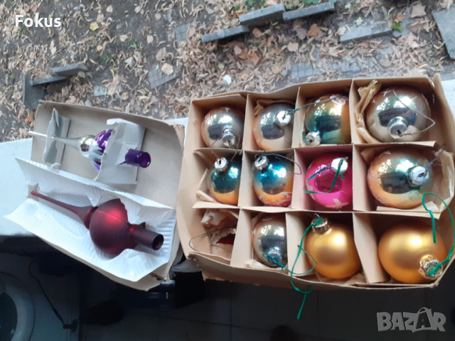 Лот стъклени коледни играчки за елхата