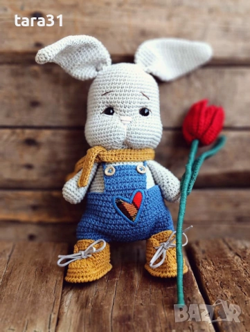 Плетено зайче с лале, снимка 2 - Плюшени играчки - 53354825