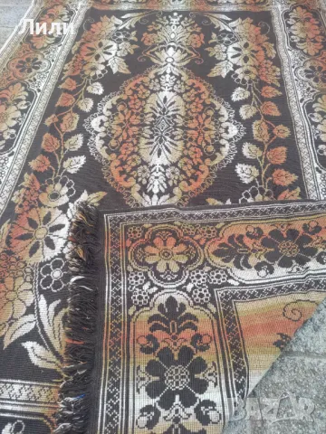 Голям килим кафяв