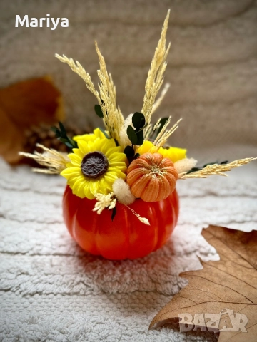 Букети с цветя от соев восък с аромат в Бяла кашпа, снимка 5 - Изкуствени цветя - 51642114