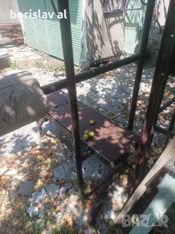 Лежанка доста тежка