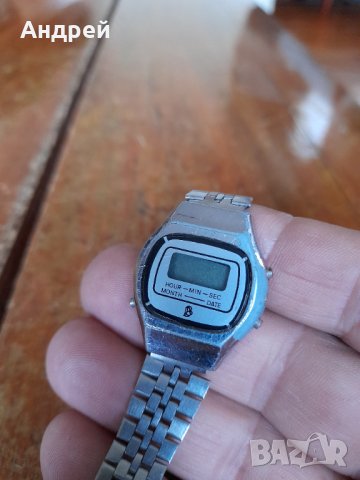 Стар електронен часовник, снимка 2 - Антикварни и старинни предмети - 43367441