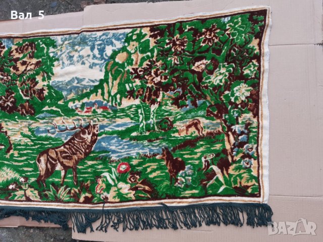Автентичен стар плюшен ковьор с елен и сърни, снимка 2 - Антикварни и старинни предмети - 38718093