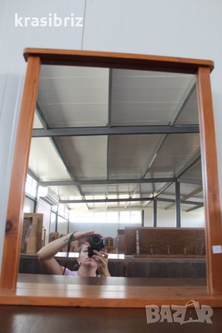 Огледало с дървена рамка, снимка 1 - Огледала - 33668552