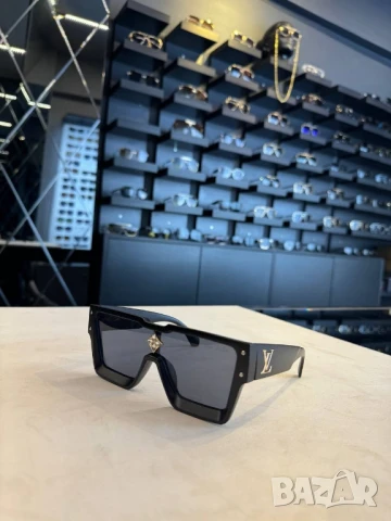 очила с черен обикновен калъф и ув защита prada louis vuitton , снимка 4 - Слънчеви и диоптрични очила - 51320448