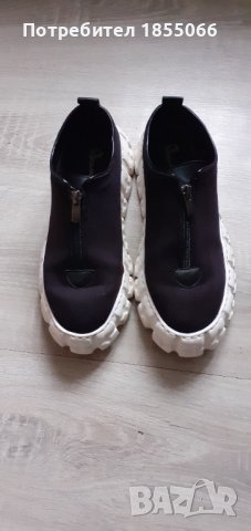 Дамски спортни обувки