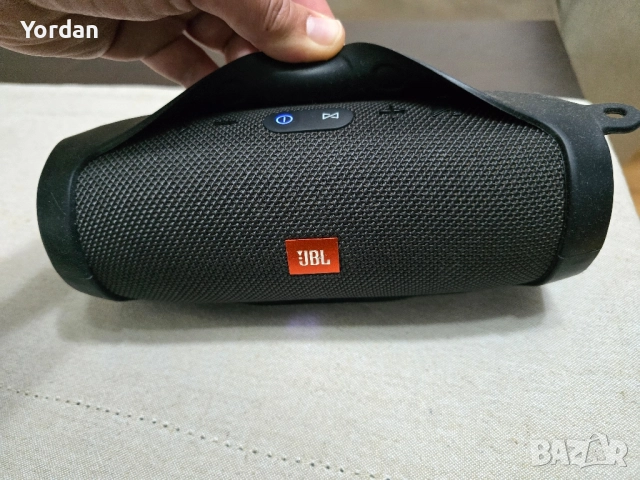 JBL charge 3 , снимка 2 - Слушалки и портативни колонки - 52446160