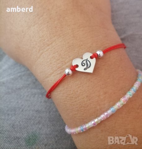 Гривна с червен конец и сребърно сърце с гравирана буква , снимка 4 - Гривни - 43216573