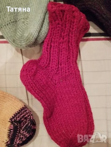 Ръчно плетени вълнени чорапи , снимка 8 - Дамски чорапи - 47840162