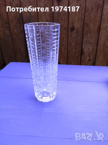 Ново. Стъклена ваза