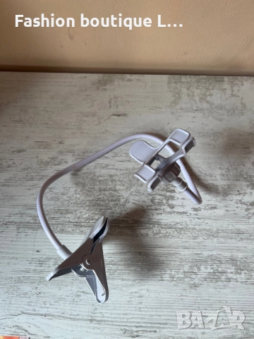 Стойка за телефон с щипка за закачане на всяка място и огъваща се стойка в бял цвят с гумички ❤️, снимка 5 - Стойки, 3D очила, аксесоари - 52352422