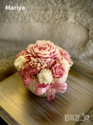 Букети с цветя от соев восък с аромат в Бяла кашпа, снимка 3 - Изкуствени цветя - 51642114