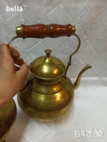 Бронзов голям чайник ,ръчна изработка -калайдисан отвътре ръчно гравиран, поставкан и спиртник, снимка 12 - Антикварни и старинни предмети - 50747831