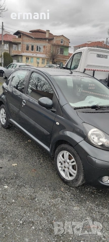 Toyota Aygo 1.0 2011г, снимка 4 - Автомобили и джипове - 53607673