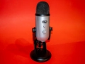Кондензаторен микрофон Blue Yeti USB за стрийм, подкаст записи гейминг, снимка 2