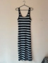 H&M Дълга рипсена рокля на черно/бежово райе с малка цепка отзад XS по етикет,но по-скоро е S / M 🖤, снимка 1