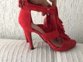 Червени интересни обувки, снимка 1 - Дамски елегантни обувки - 32445010