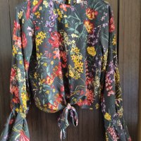 Кокетна цветна блуза със завързване отпред  , снимка 1 - Ризи - 40620975