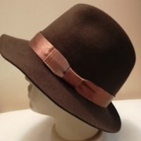 Кафява Дамска шапка Естествен филц 58 см, снимка 1 - Шапки - 35175692