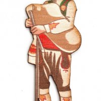 Момък в народна носия, свирещ на гайда - лазерно рязани дървени елементи с гравирани цветни елементи