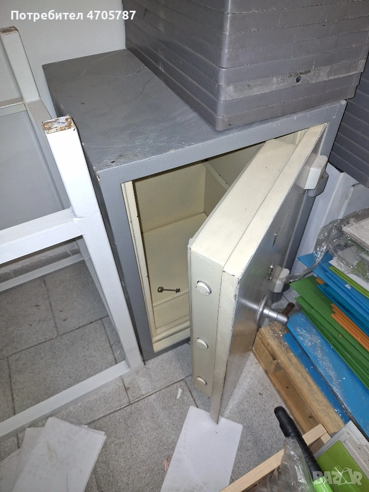 метален сейф /масивен, снимка 1