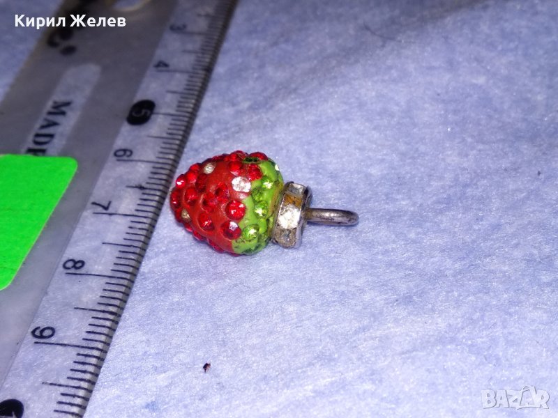 СТАР ФИГУРАЛЕН ЕМАЙЛИРАН ВИНТИДЖ - АРТ МЕДАЛЬОН ЯГОДКА с РАЗНОЦВЕТНИ КРИСТАЛЧЕТА 37041, снимка 1