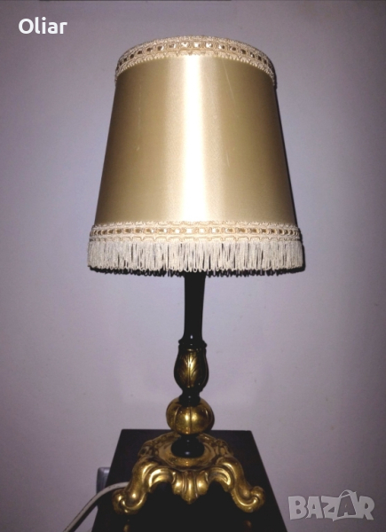 Красива, винтидж, настолна лампа. Месингова стойка и ретро лампион., снимка 1