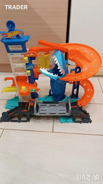 Hot Wheels Паркинг-гараж Акула – City Attacking Shark Escape, снимка 1